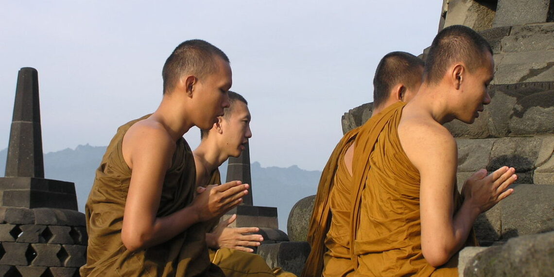 Bersama Pelita Warga Buddha Semakin Bersinar