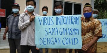 Menjunjung Tinggi Agama, Merendahkan Sesama