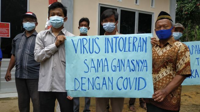 Menjunjung Tinggi Agama, Merendahkan Sesama